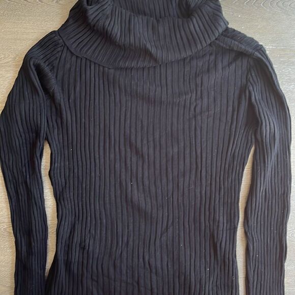 Peach, Gray, & Black turtlenecks - Picture 9 of 9